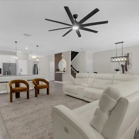 9 Bedrooms - 5 Bathrooms - Storey Lake 2877 Sc